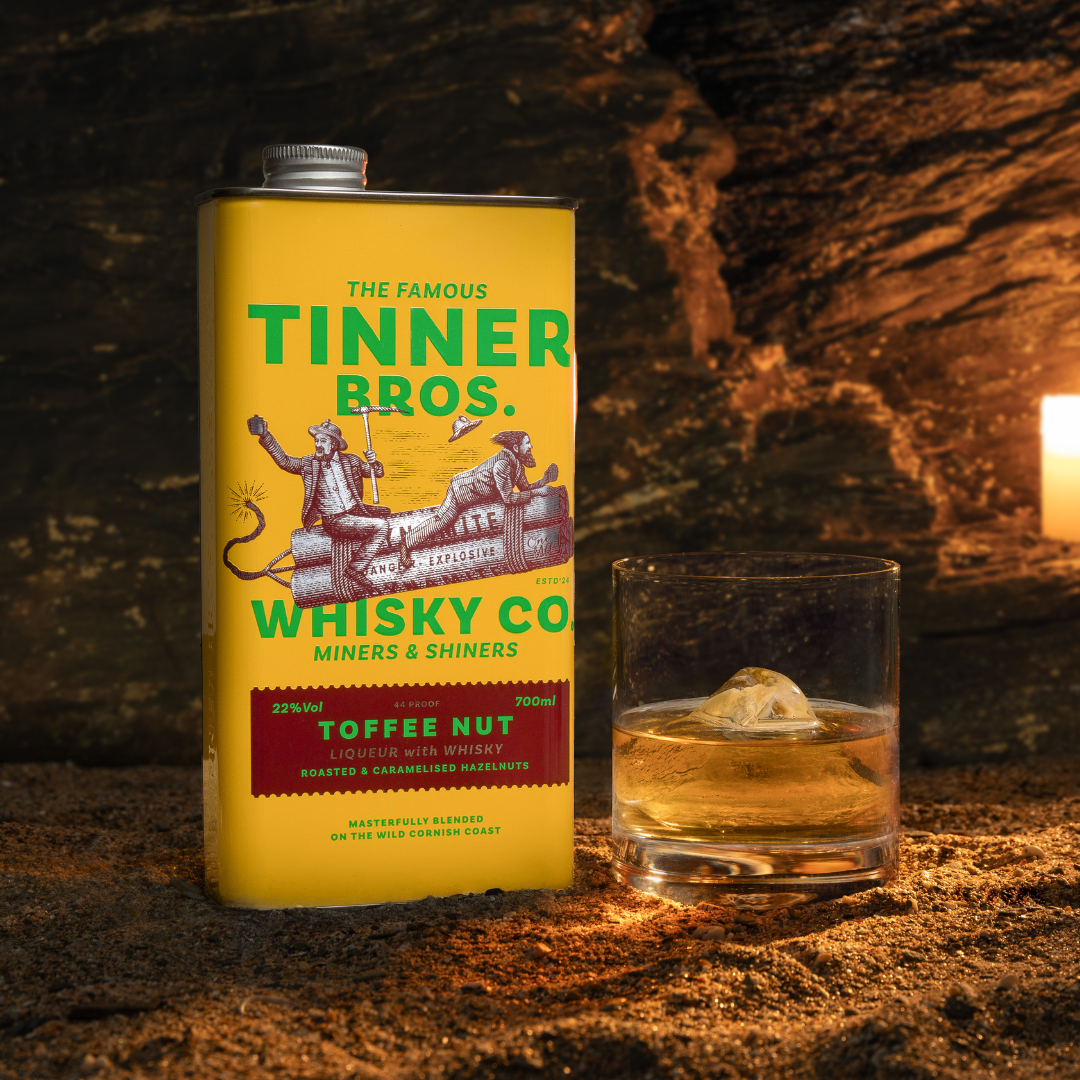 Tinner Bros. Toffee Nut | 700ml Premium Whisky Likör | attraktive Geschenkdose | geröstete karamellisierte Haselnuss & feinstes Toffee | ob pur oder im Drink ein Highlight | Alternative zu Bourbon & Rum | 22%