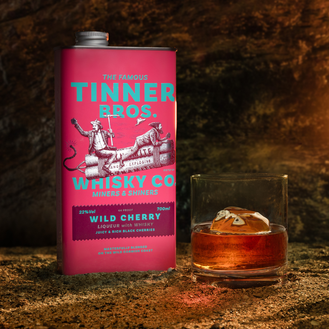 Tinner Bros. Wild Cherry | 700ml Premium Whisky Likör | attraktive Geschenkdose | fruchtig, sanfte Schwarzkirsche | ob pur oder im Drink ein | Alternative zu Bourbon & Rum | 22%