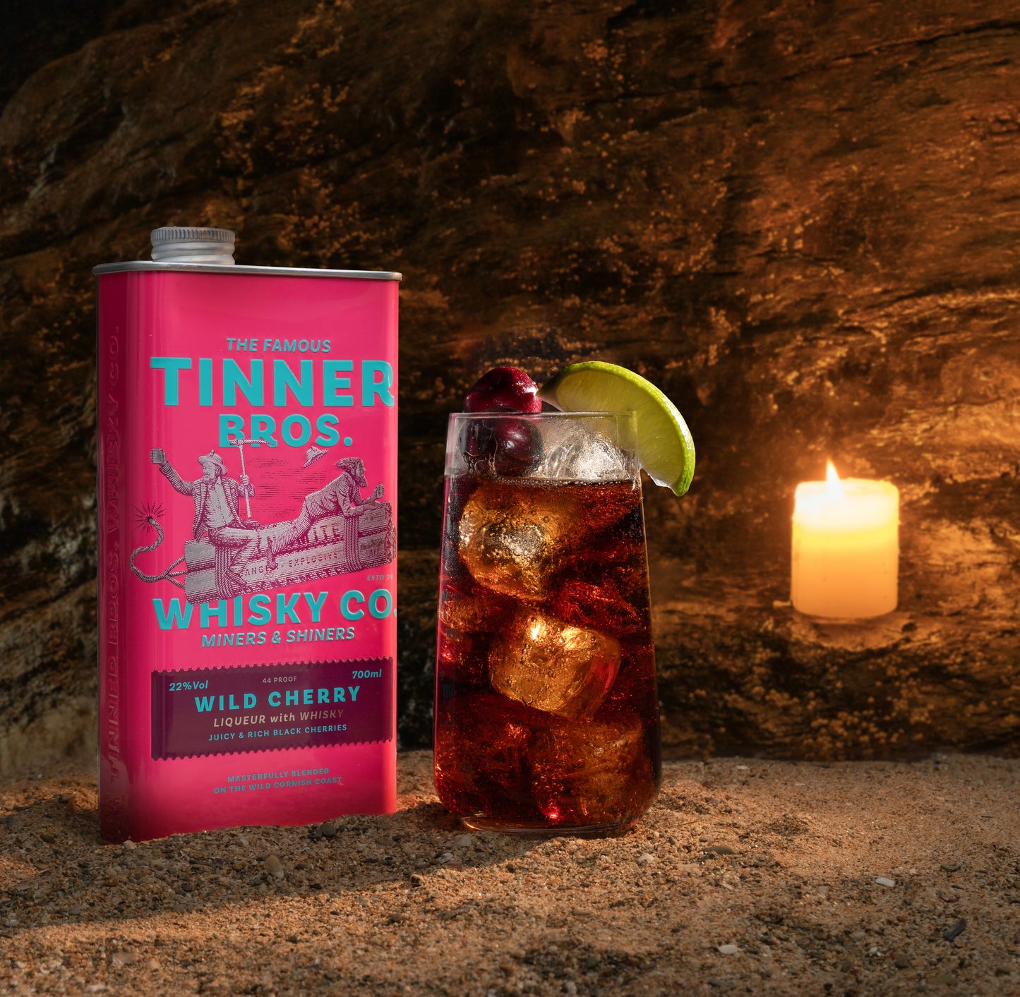 Tinner Bros. Wild Cherry | 700ml Premium Whisky Likör | attraktive Geschenkdose | fruchtig, sanfte Schwarzkirsche | ob pur oder im Drink ein | Alternative zu Bourbon & Rum | 22%
